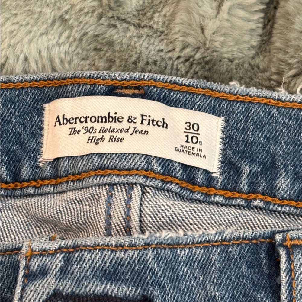 Abercrombie & Fitch High Rise '90s Relaxed Jean